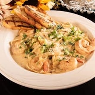Alfredo Pasta with Broccoli & Shrimp